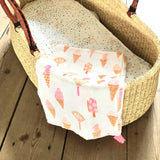 Hydrofiele Doek XL - 102 x 102 cm - Wit met IJsco - Roze - Met mutsje