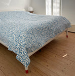 Kingsize bedsprei, quilt en/of deken - Blauw Motief gezeefdrukt - 254 x 254 cm